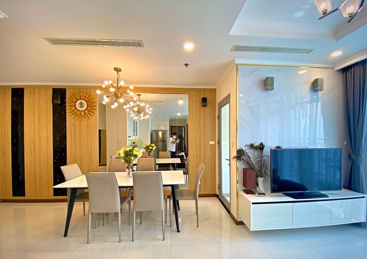 Slide image 2 for SPACOUS&BEAUTIFUL 2BR APT AT LP/ FREE POOL & GYM