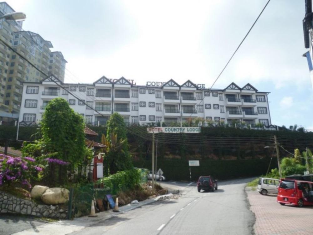 Country Lodge Resort Country Lodge Resort is conveniently located in the popular Brinchang area. The hotel has everything you need for a comfortable stay. Free Wi-Fi in all rooms, Wi-Fi in public areas, car park, family r