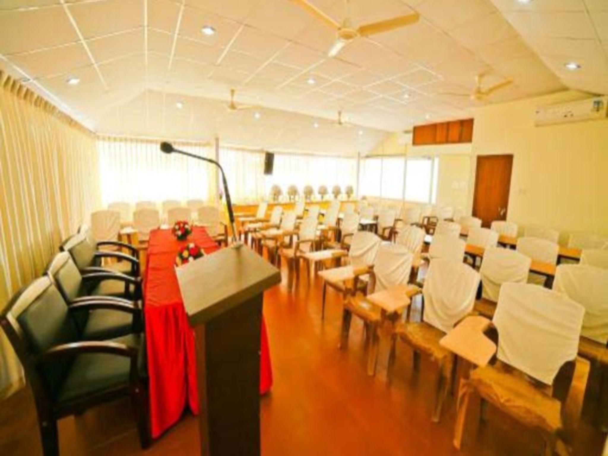 Hotel Lake Princess Located in MP Nagar, Hotel Lake Princess is a perfect starting point from which to explore Bhopal. The property has everything you need for a comfortable stay. Facilities like free Wi-Fi in all rooms,