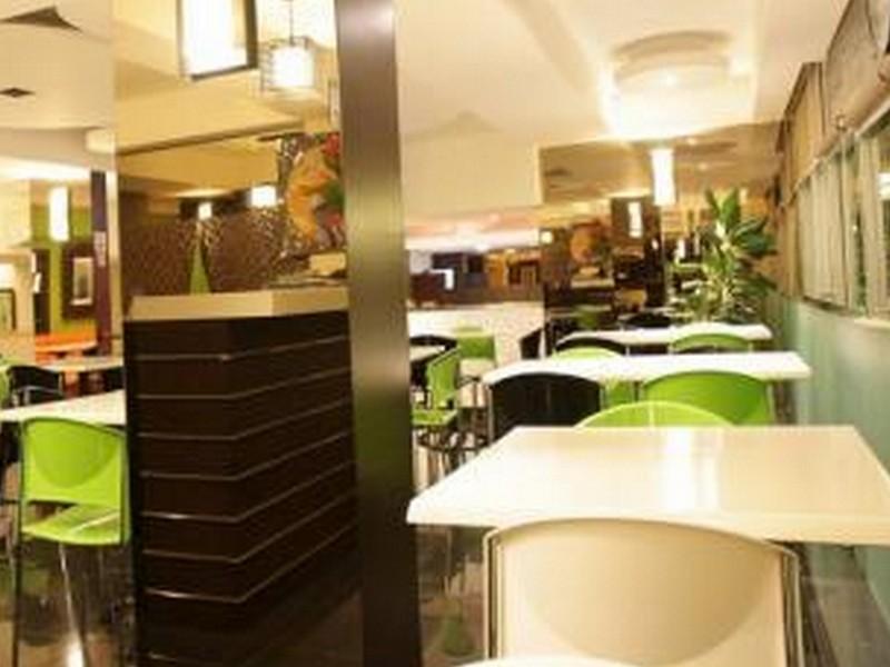 Bamboo Inn Hotel & Cafe Stop at Bamboo Inn Hotel & Cafe to discover the wonders of Jakarta. The property features a wide range of facilities to make your stay a pleasant experience. Facilities like 24-hour room service, free