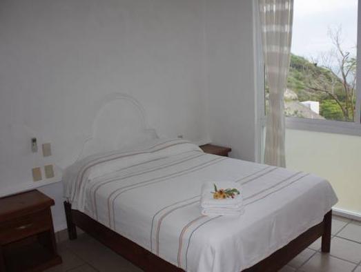 Villas & Resort Luz de Luna Set in a prime location of Santa Cruz Huatulco, Villas & Resort Luz de Luna puts everything the city has to offer just outside your doorstep. The property features a wide range of facilities to make y