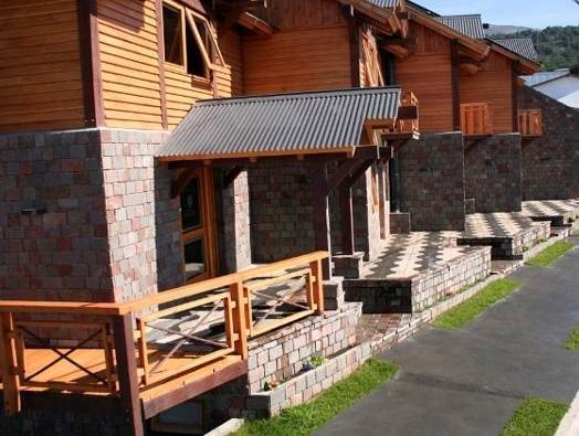 Aires del Beagle Apartment Aires del Beagle Apart Hotel is perfectly located for both business and leisure guests in Ushuaia. Both business travelers and tourists can enjoy the hotels facilities and services. Free Wi-Fi in all