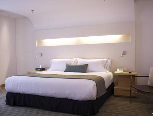 Sonesta Hotel Bogota The 4-star Sonesta Hotel Bogotá offers comfort and convenience whether youre on business or holiday in Bogota. The property features a wide range of facilities to make your stay a pleasant experienc