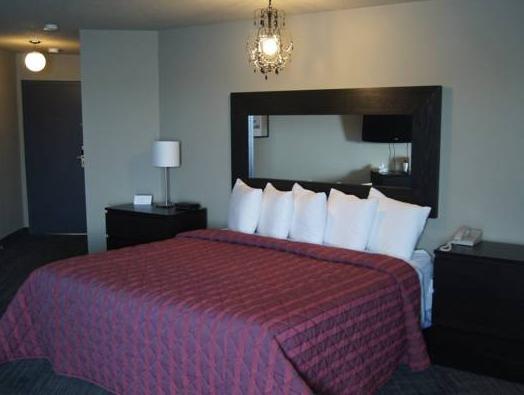 Hotel LExpress Hotel LExpress is perfectly located for both business and leisure guests in Longueuil (QC). The hotel offers a wide range of amenities and perks to ensure you have a great time. Facilities like casin