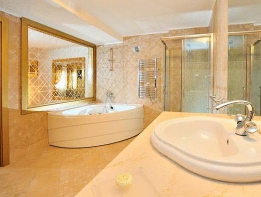 Hotel Per Astra Hotel Per Astra is conveniently located in the popular Perast area. The hotel offers guests a range of services and amenities designed to provide comfort and convenience. All the necessary facilities,