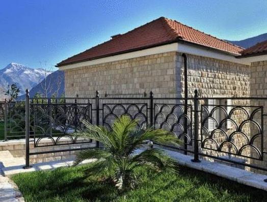 Hotel Per Astra Hotel Per Astra is conveniently located in the popular Perast area. The hotel offers guests a range of services and amenities designed to provide comfort and convenience. All the necessary facilities,