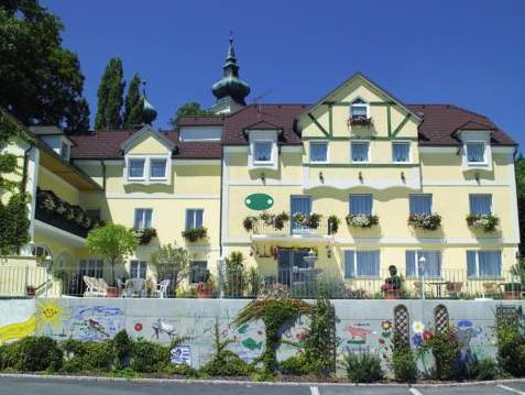 This photo about Schlossgasthof Niederleitner shared on HyHotel.com