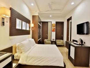 DPresidente Ideally located in the prime touristic area of West Delhi, DPresidente promises a relaxing and wonderful visit. Featuring a complete list of amenities, guests will find their stay at the property a c