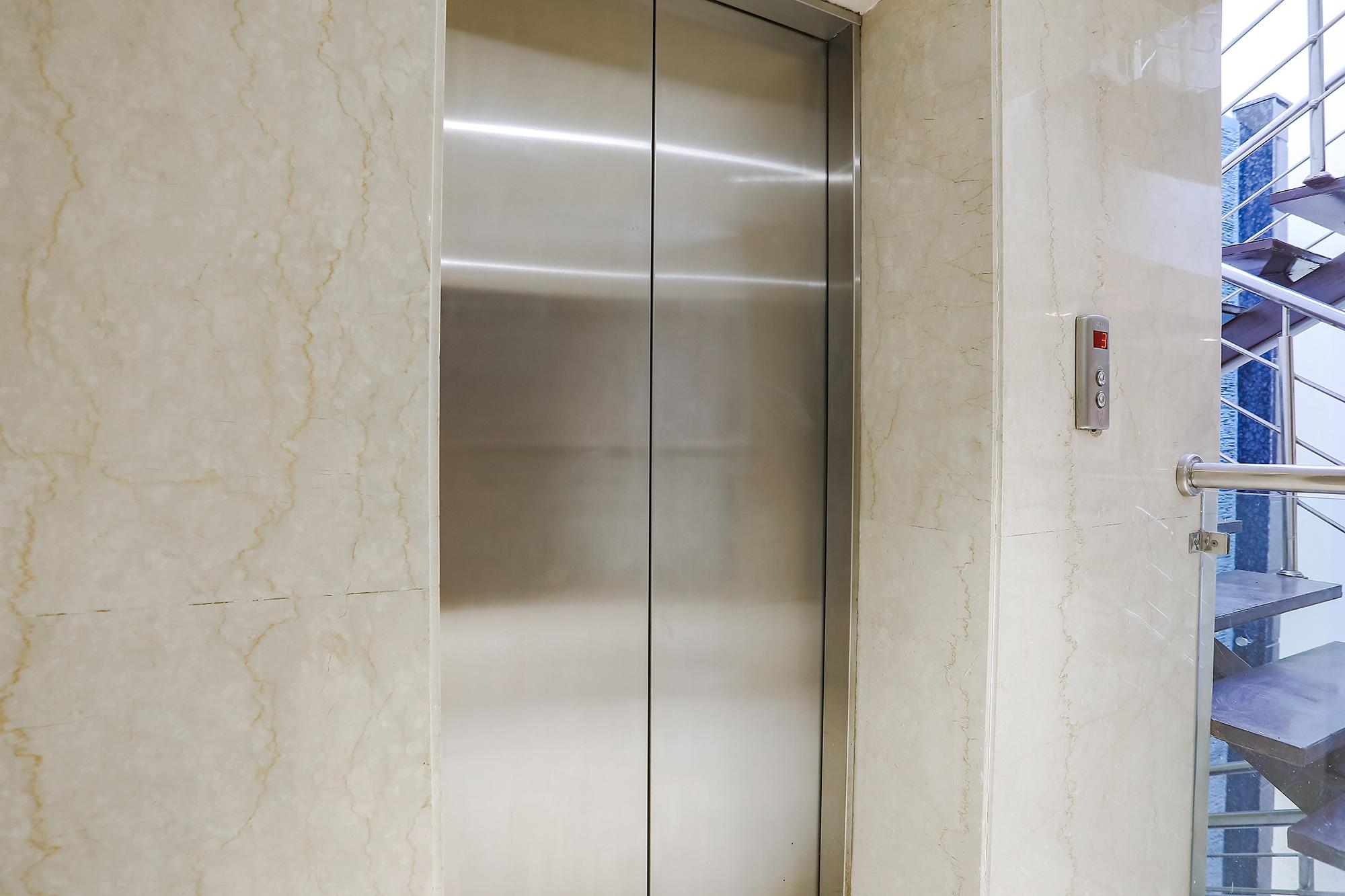 FabHotel Grand Stay - Gallery image 3