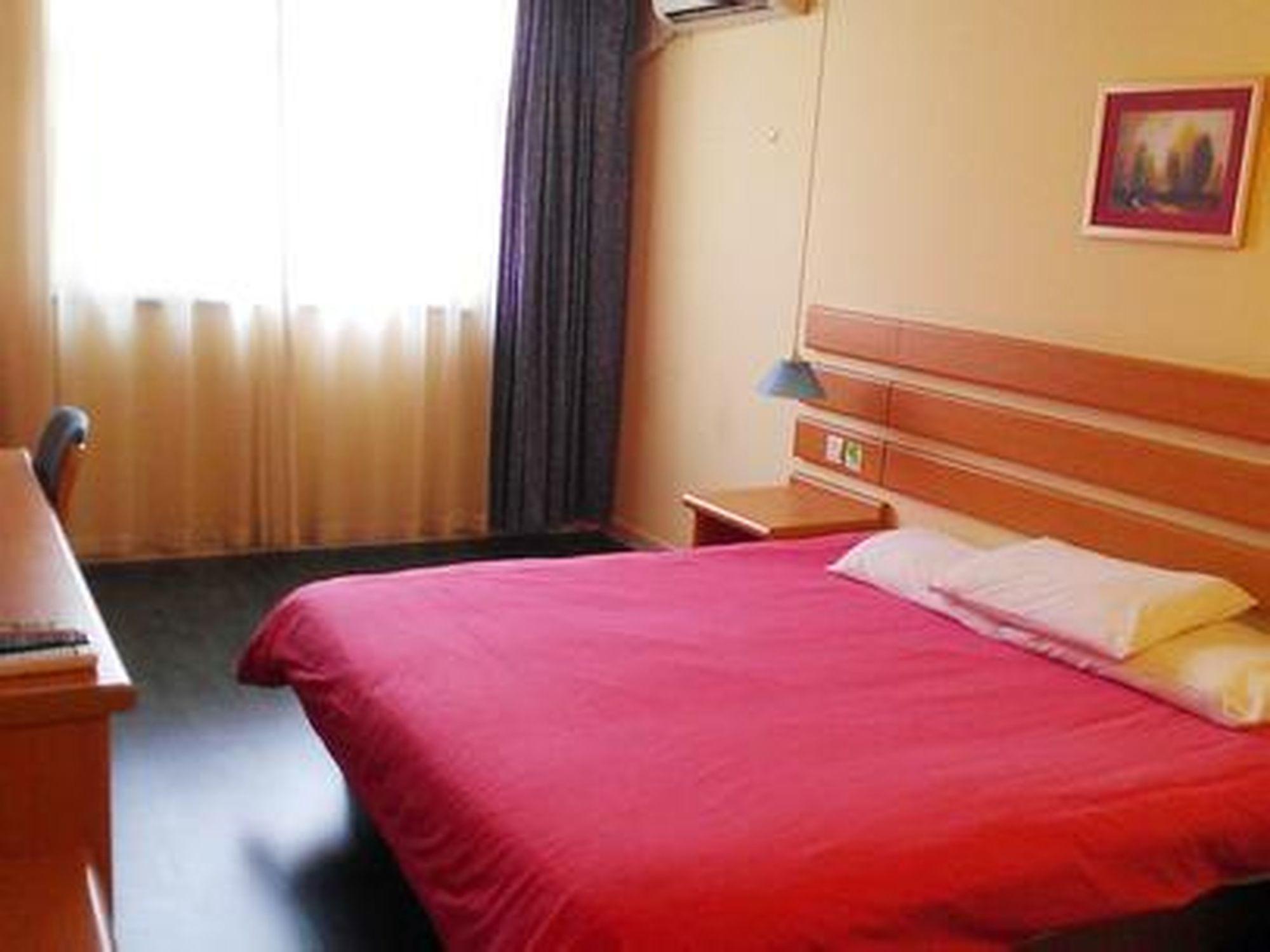 This photo about Home Inns Shanghai North Sichuan Road Hailun Road Subway Station Branch shared on HyHotel.com