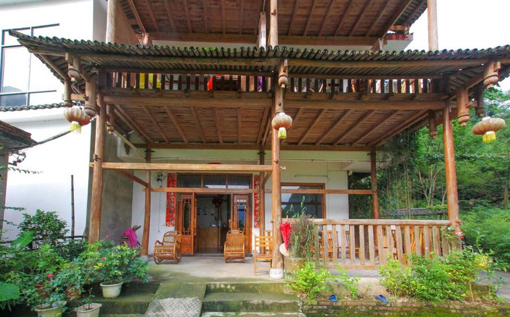 Yangshuo Huanggong Garden Hotel Stop at Yangshuo Huanggong Garden Hotel to discover the wonders of Yangshuo. Featuring a complete list of amenities, guests will find their stay at the property a comfortable one. Free Wi-Fi in all ro