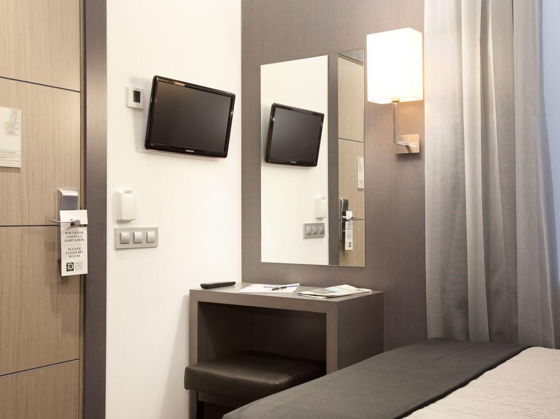 Slide image 2 for Dalia Ramblas Hotel