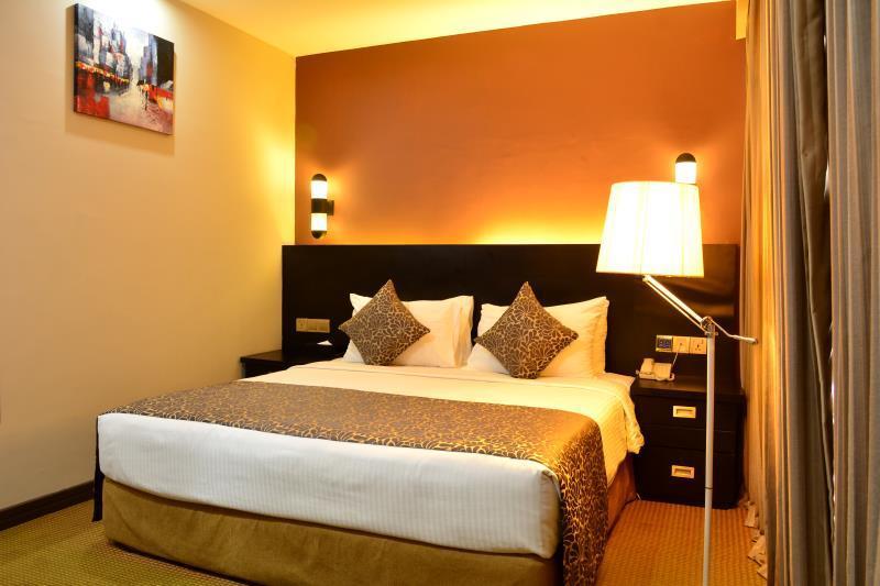 Pearl Grand Hotel Pearl Grand Hotel is conveniently located in the popular Bambalapitiya area. The hotel offers a wide range of amenities and perks to ensure you have a great time. Take advantage of the hotels 24-hour