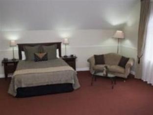 Lodge Bordeaux The 5-star Lodge Bordeaux offers comfort and convenience whether youre on business or holiday in Whangarei. The hotel offers a high standard of service and amenities to suit the individual needs of a