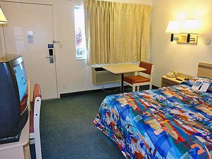 Motel 6-Alamogordo, NM Motel 6 Alamogordo is perfectly located for both business and leisure guests in Alamogordo (NM). The hotel offers a wide range of amenities and perks to ensure you have a great time. Service-minded st