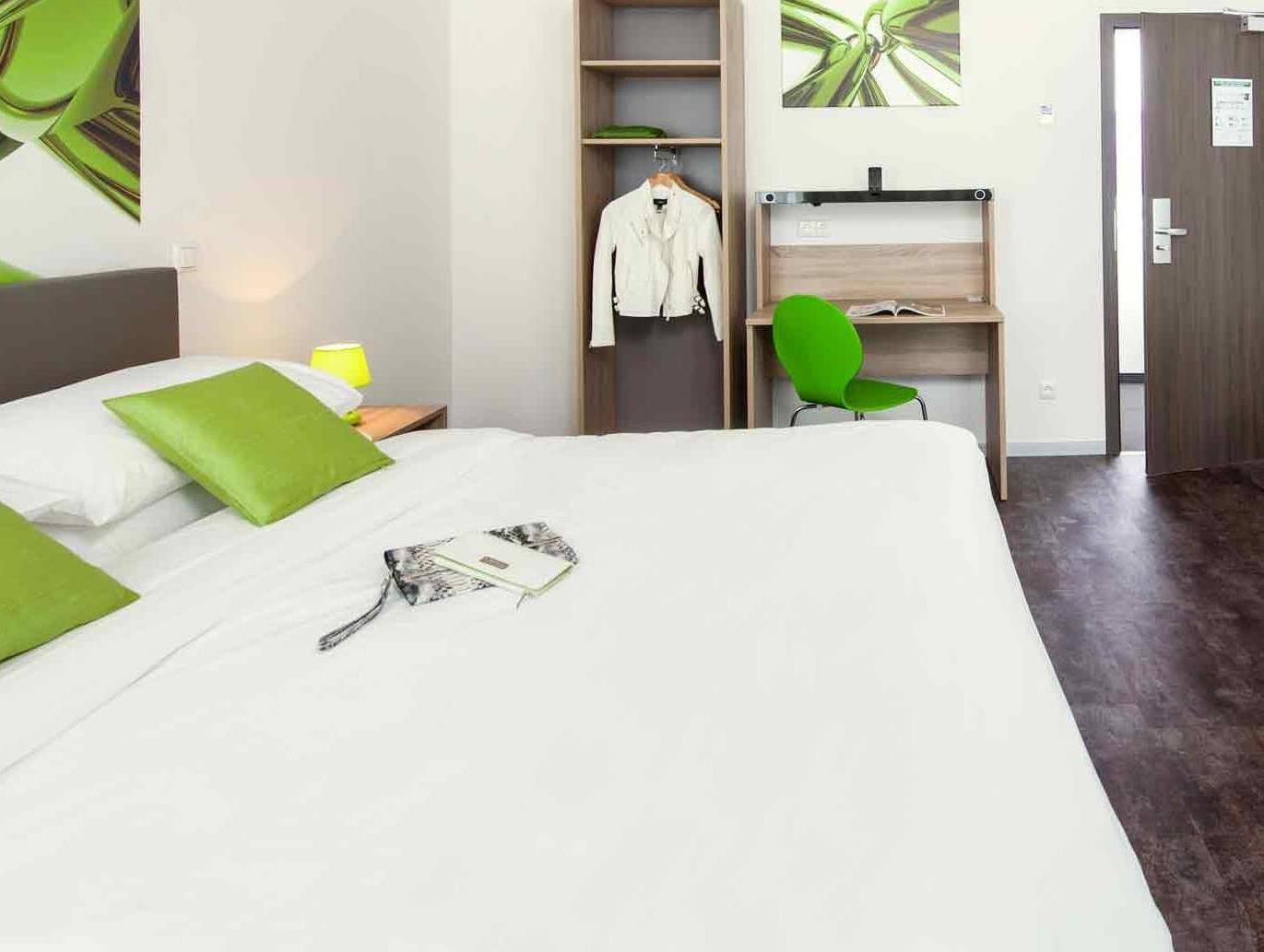 ibis Styles Arnsberg Sauerland Ibis Styles Arnsberg Sauerland is conveniently located in the popular Neheim area. Featuring a complete list of amenities, guests will find their stay at the property a comfortable one. Free Wi-Fi in 