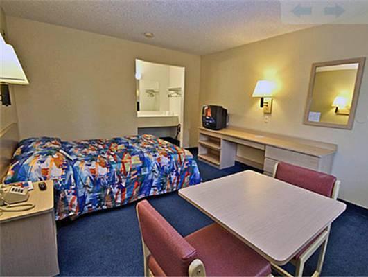 Motel 6-Seattle, WA - South Stop at Motel 6 Seattle South to discover the wonders of Seattle (WA). The hotel offers a wide range of amenities and perks to ensure you have a great time. To be found at the hotel are 24-hour front 