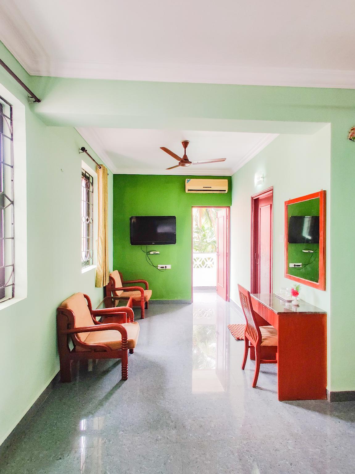 Hotel Siesta De Goa Ideally located in the prime touristic area of Cavelossim, Hotel Siesta De Goa promises a relaxing and wonderful visit. The hotel offers a wide range of amenities and perks to ensure you have a great 