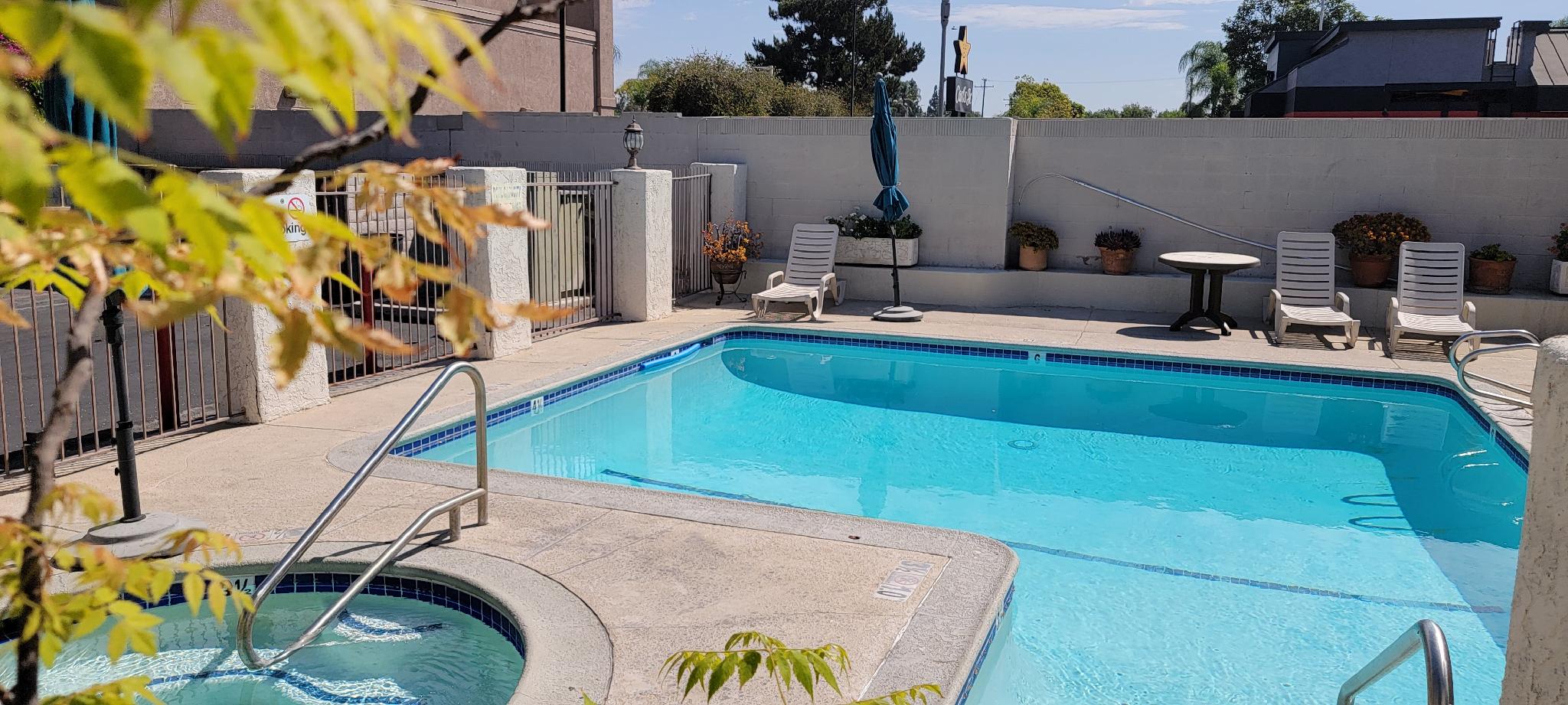 Slide image 2 for Queens Inn Anaheim
