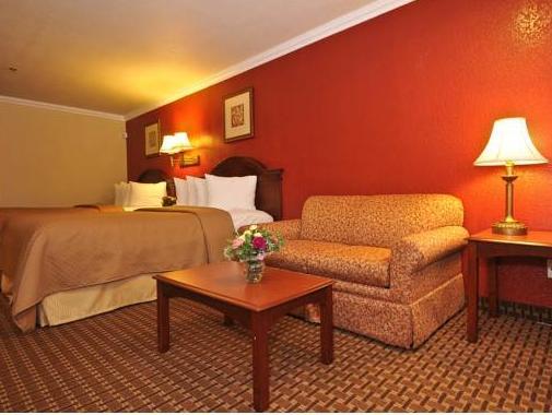 Quality Inn Blythe I-10 Set in a prime location of Blythe (CA), Quality Inn Blythe puts everything the city has to offer just outside your doorstep. The hotel offers a high standard of service and amenities to suit the indiv