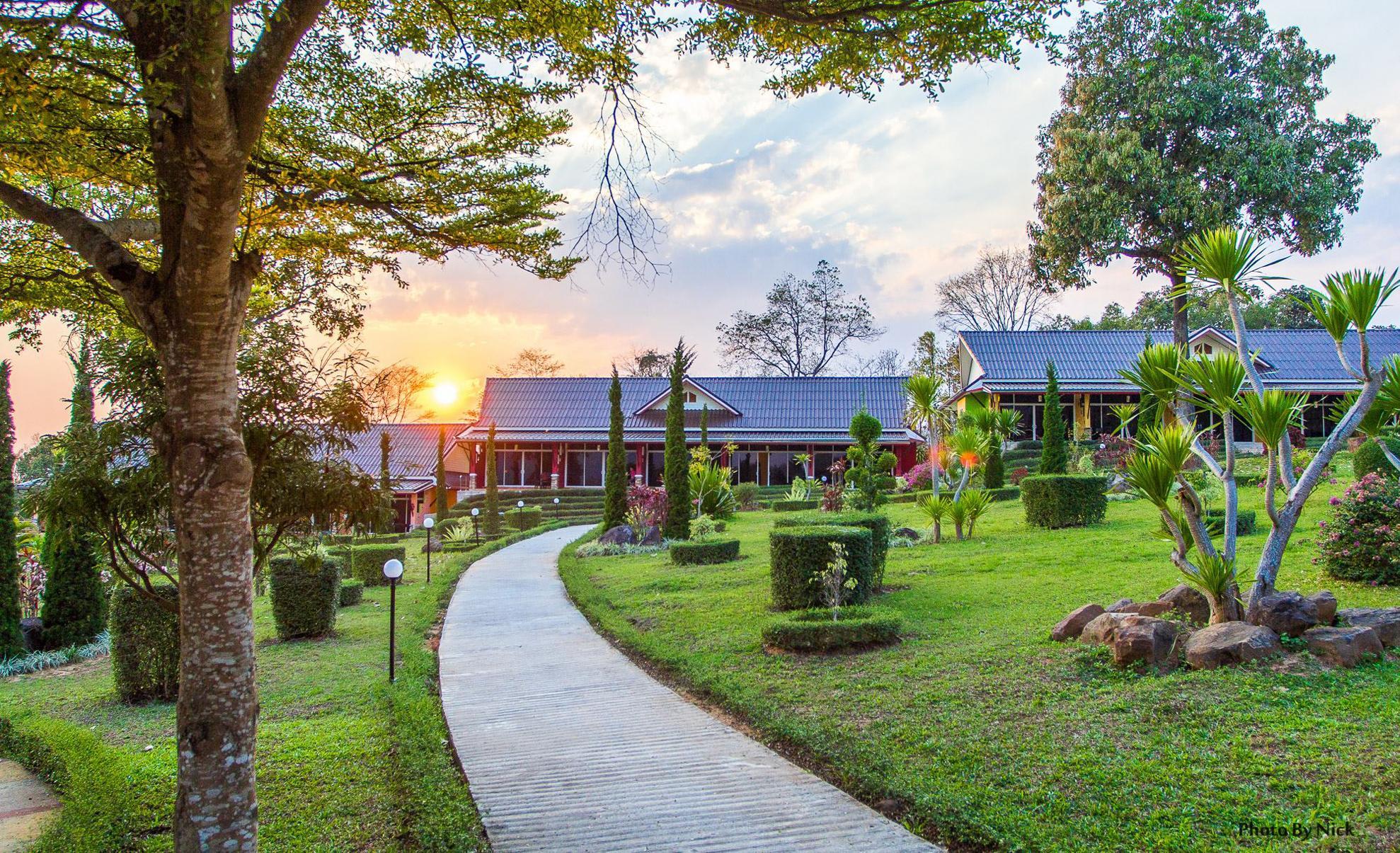 Waranya Resort Located in Phu Ruea, Waranya Resort is a perfect starting point from which to explore Loei. Both business travelers and tourists can enjoy the propertys facilities and services. Take advantage of the