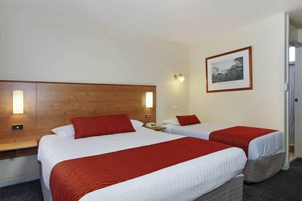 Econo Lodge Griffith Motor Inn Econolodge Griffith Motor Inn is perfectly located for both business and leisure guests in Griffith. Both business travelers and tourists can enjoy the hotels facilities and services. Service-minded 