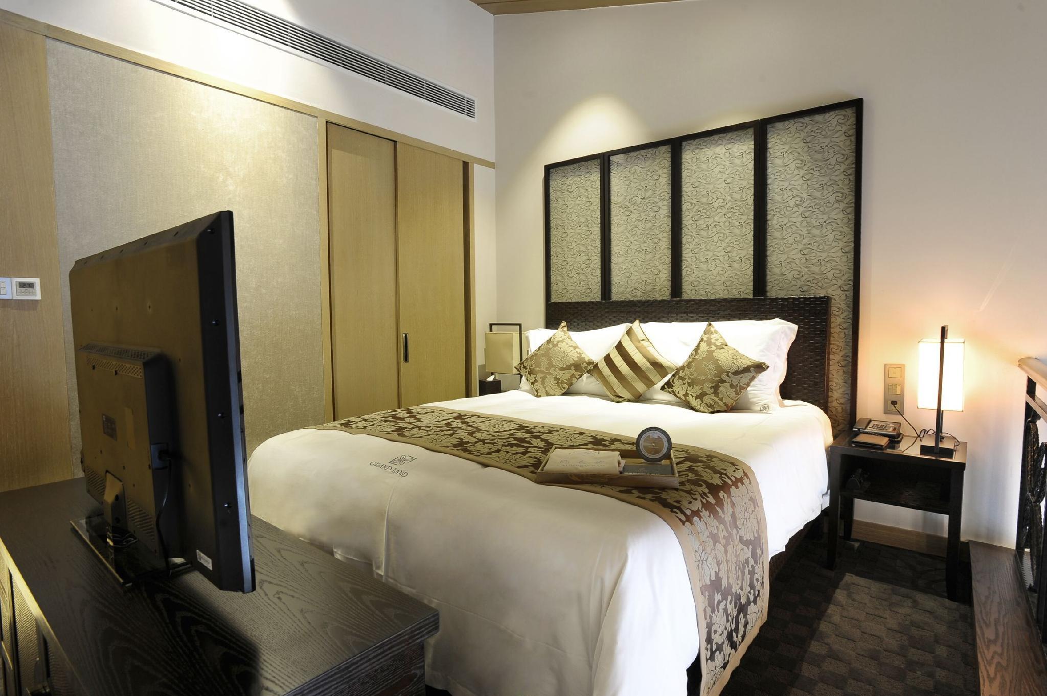 Grand Land Kande Hotel The 5-star Grand Land Kande Hotel offers comfort and convenience whether youre on business or holiday in Shennongjia Linqu. Featuring a satisfying list of amenities, guests will find their stay at th