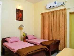 Kailas Inn Kailas Inn is conveniently located in the popular Pazhavangadi area. The hotel has everything you need for a comfortable stay. Take advantage of the hotels 24-hour room service, free Wi-Fi in all roo