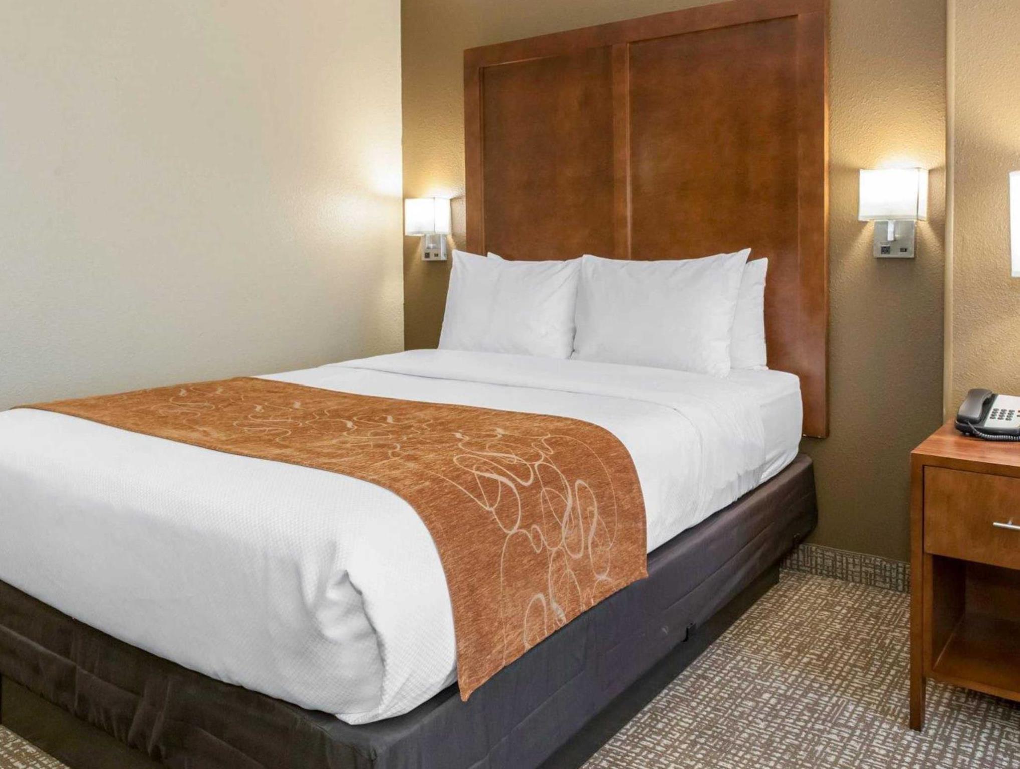 Comfort Suites Terre Haute University Area Set in a prime location of Terre Haute (IN), Comfort Suites puts everything the city has to offer just outside your doorstep. The hotel offers a wide range of amenities and perks to ensure you have a 