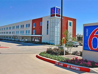 Motel 6-Roanoke, TX - Northlake - Speedway Ideally located in the prime touristic area of Roanoke, Motel 6 Fort Worth Northlake Speedway promises a relaxing and wonderful visit. Both business travelers and tourists can enjoy the hotels facili