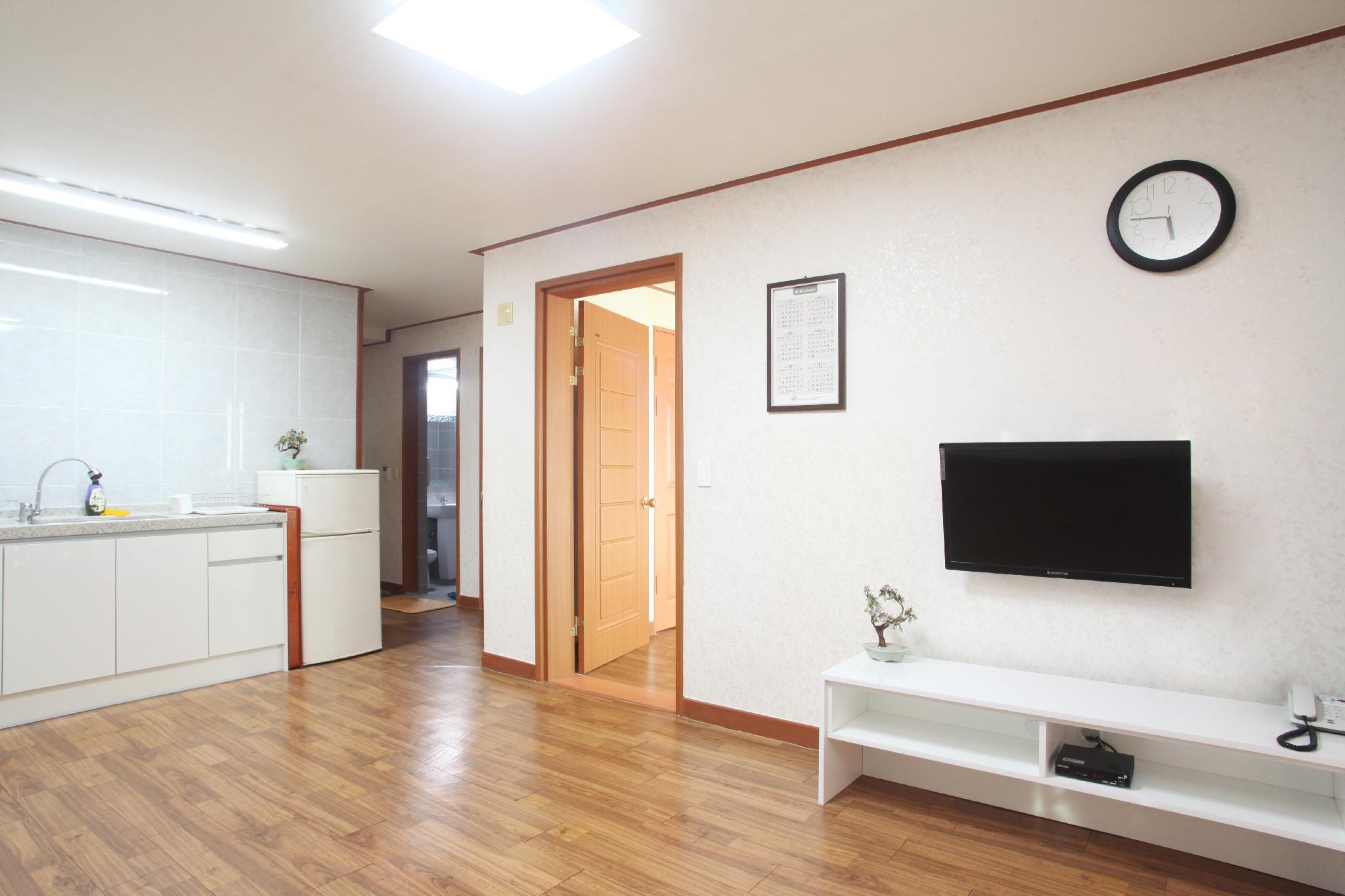 Jeju Tovice Condo (Family) Jeju Tovice Condo is perfectly located for both business and leisure guests in Jeju Island. The property has everything you need for a comfortable stay. To be found at the property are free Wi-Fi in a