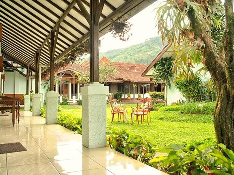 Tujuh Bidadari Holiday Home Bandung - Balkon/Teras