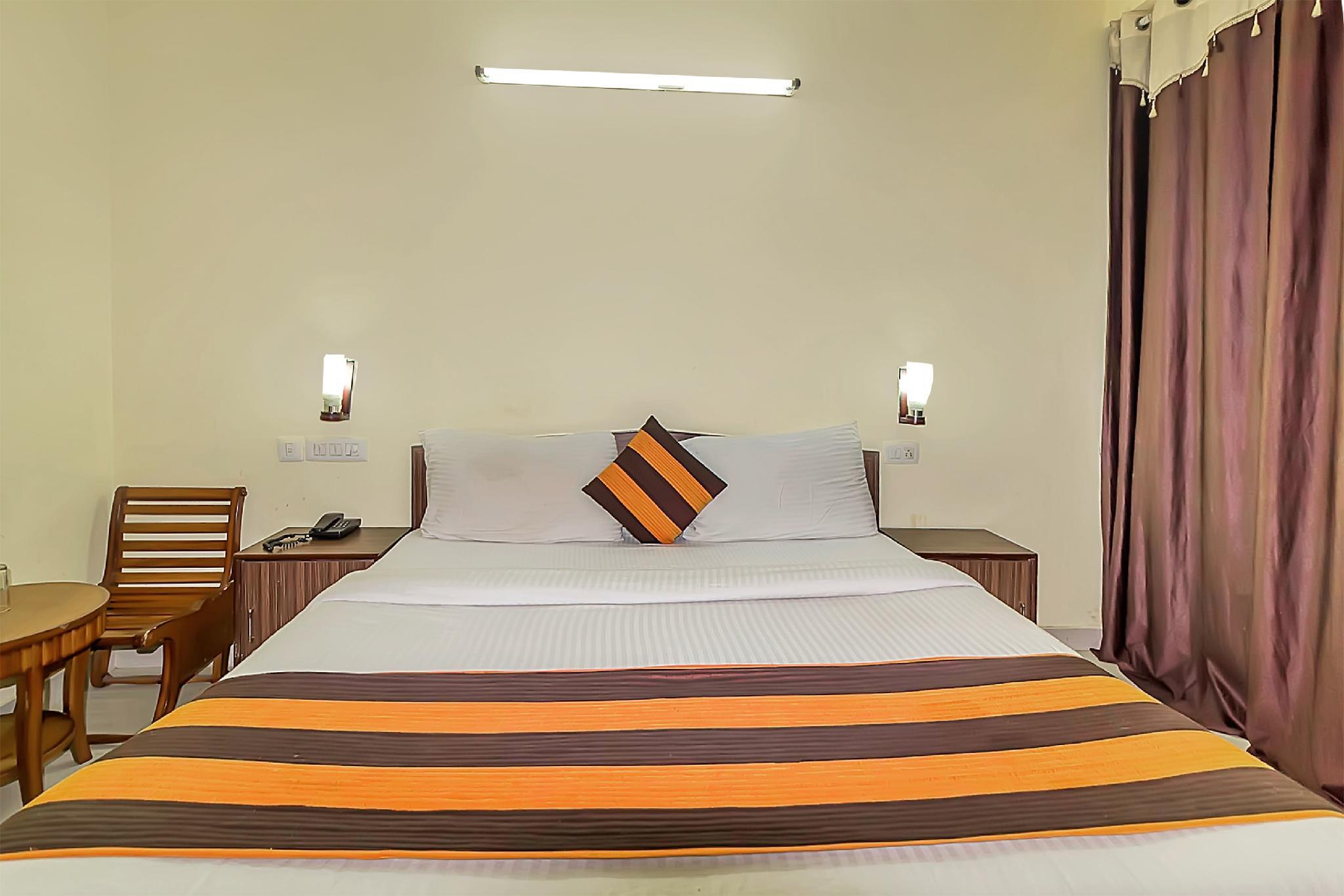 OYO 7578 Hotel Luck Residency Stop at OYO 7578 Hotel Luck Residency to discover the wonders of New Delhi and NCR. Both business travelers and tourists can enjoy the propertys facilities and services. Free Wi-Fi in all rooms, room