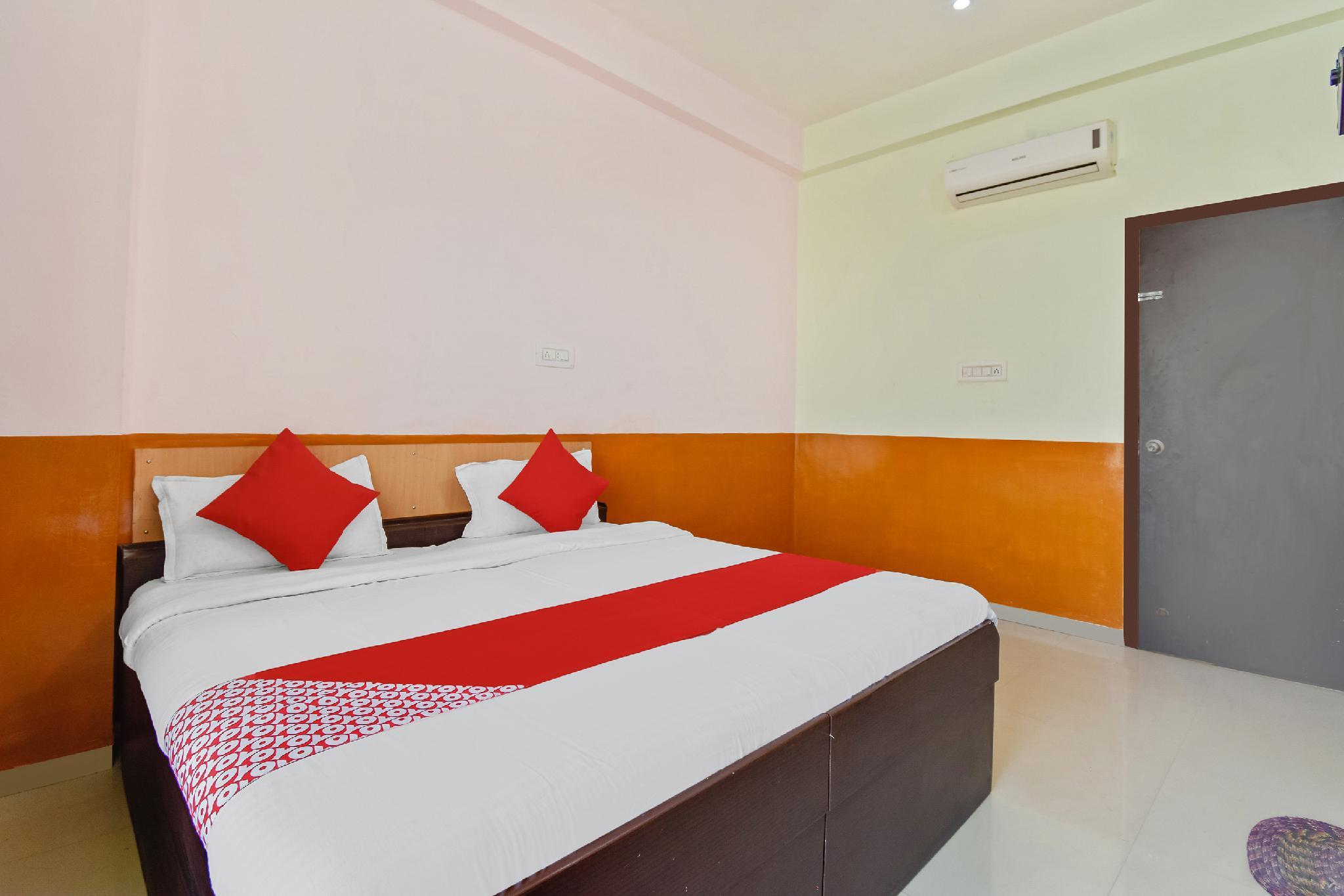 OYO Flagship 2407 Hotel Geras M1 Stop at OYO 2407 Hotel Geras M1 to discover the wonders of New Delhi and NCR. The property has everything you need for a comfortable stay. Free Wi-Fi in all rooms, room service, airport transfer, new