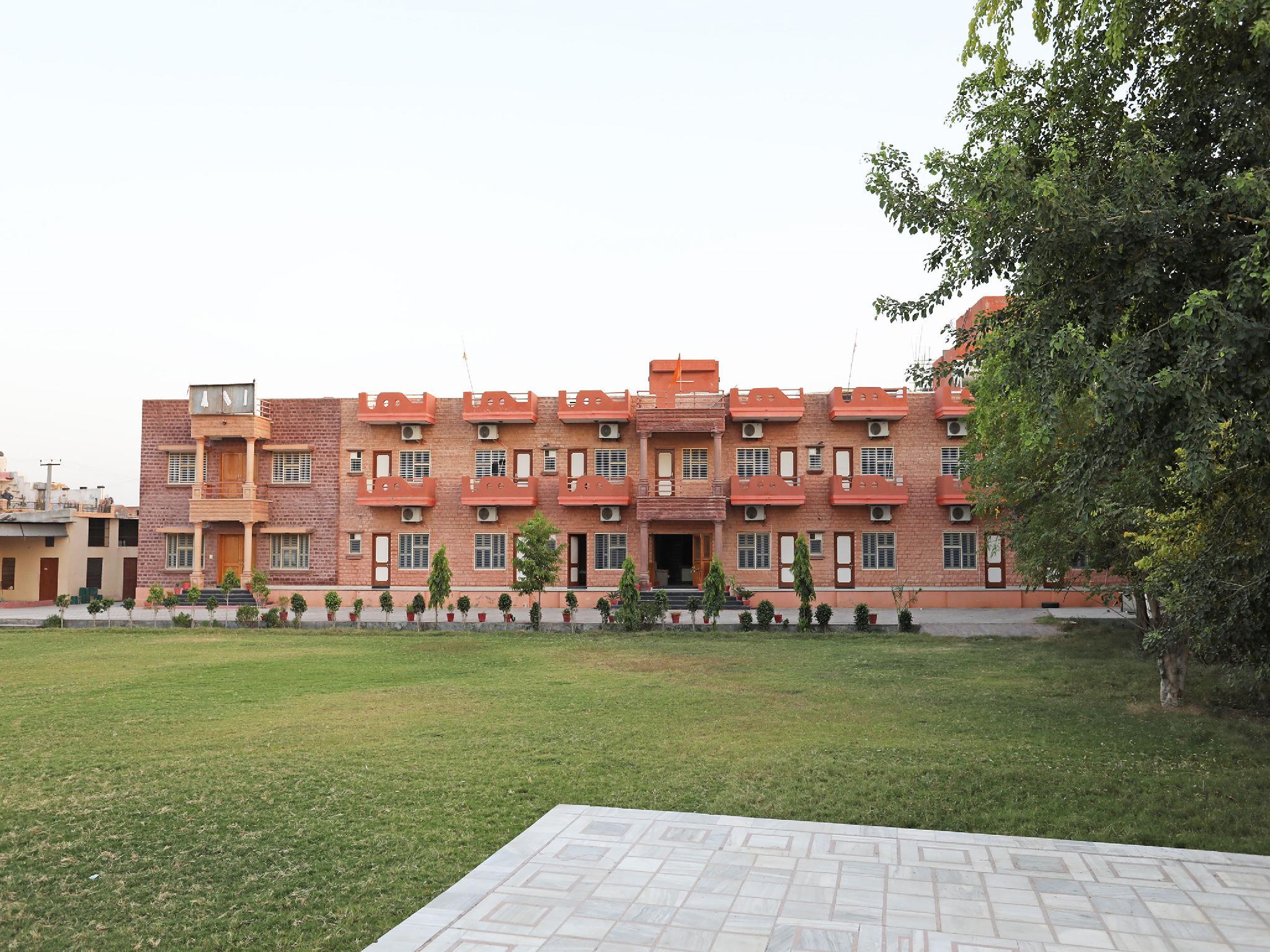 OYO 10422 Hotel Udai Garh Palace Stop at OYO 10422 Hotel Udai Garh Palace to discover the wonders of Jodhpur. Offering a variety of facilities and services, the property provides all you need for a good nights sleep. Facilities like