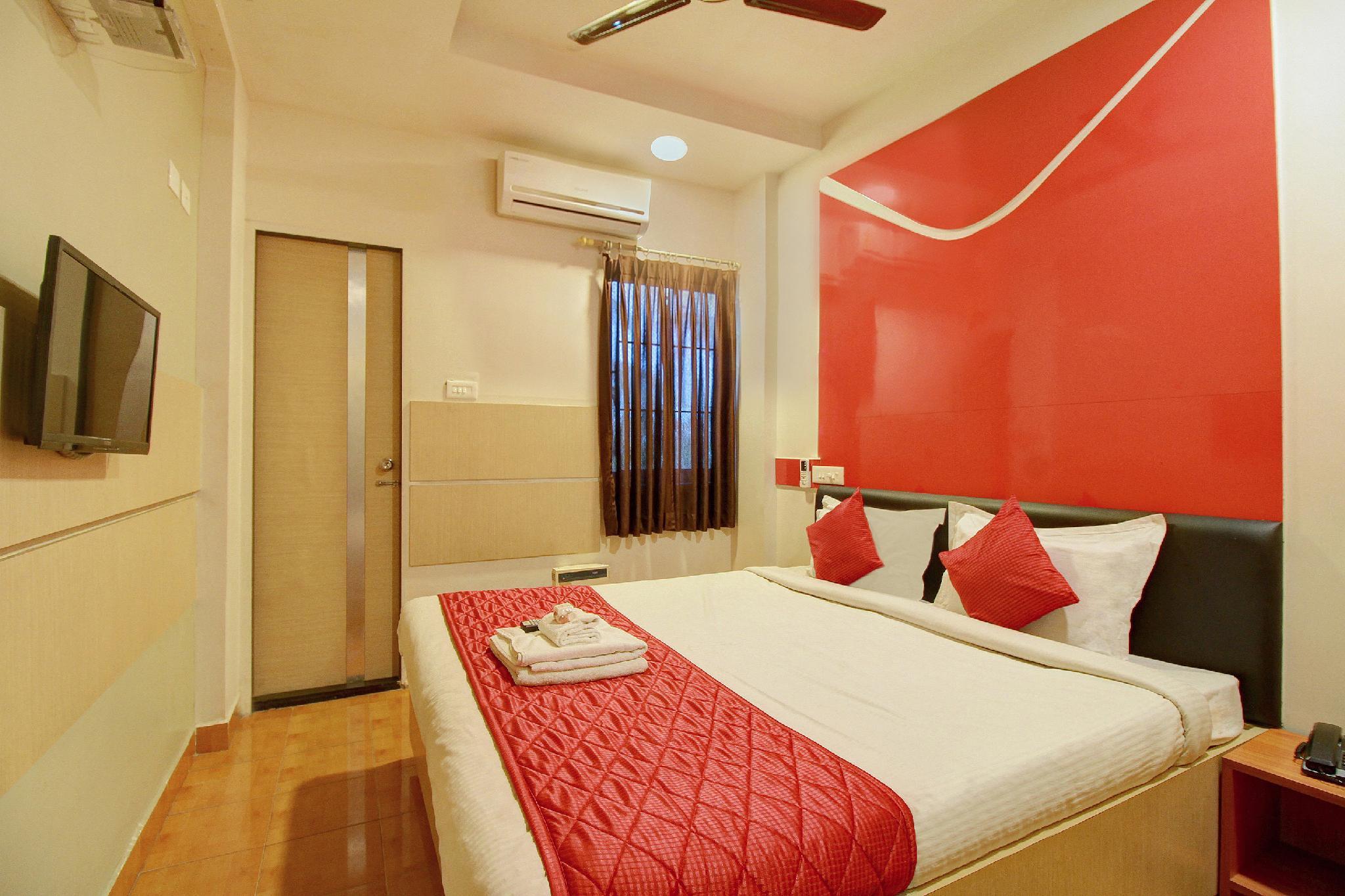 OYO 968 Hotel Poigai Stop at OYO 968 Hotel Poigai to discover the wonders of Chennai. Both business travelers and tourists can enjoy the propertys facilities and services. To be found at the property are free Wi-Fi in al