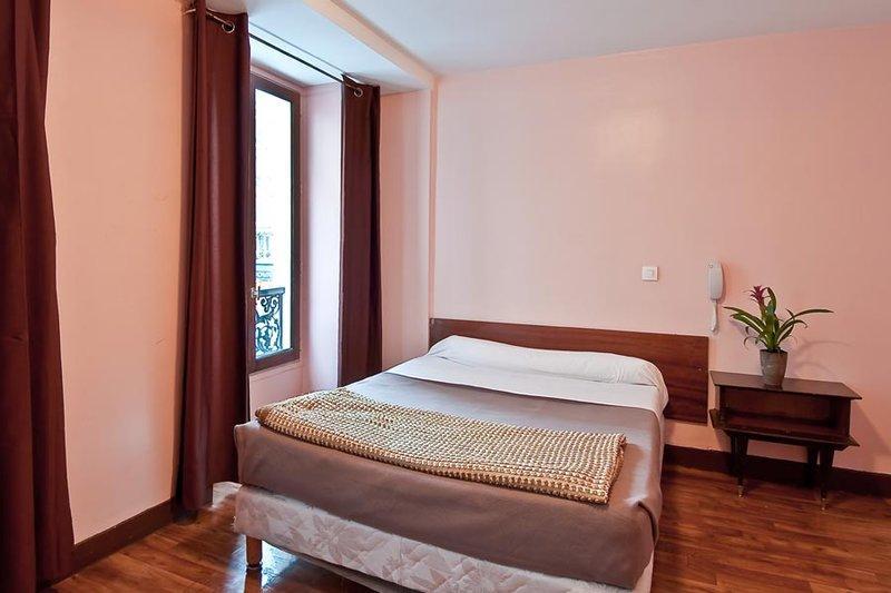 Nation Montmartre Hotel Ideally located in the prime touristic area of 18th - Sacre Coeur - Montmartre, Nation Montmartre Hotel promises a relaxing and wonderful visit. The hotel has everything you need for a comfortable sta