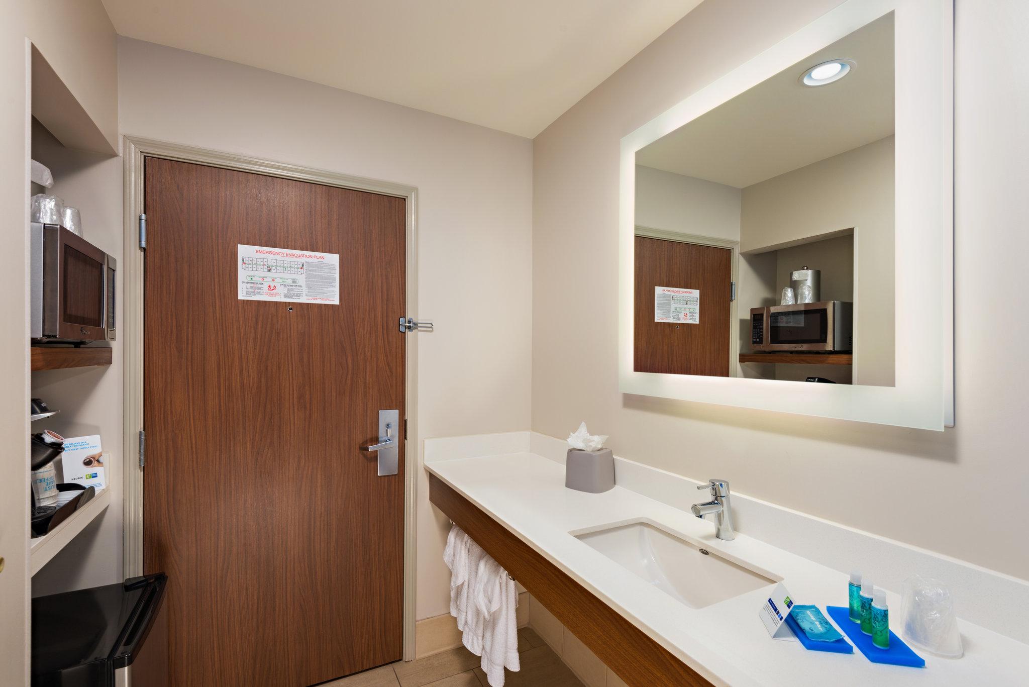 Slide image 1 for Holiday Inn Express Peoria North - Glendale