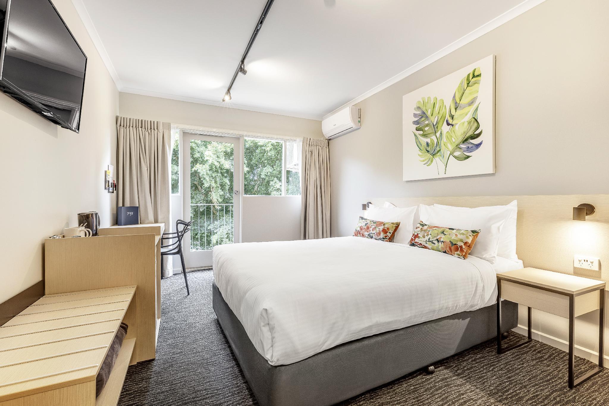 Nightcap at Findon Hotel Findon Hotel is perfectly located for both business and leisure guests in Adelaide. The hotel has everything you need for a comfortable stay. Facilities like car park, restaurant, bar are readily avai