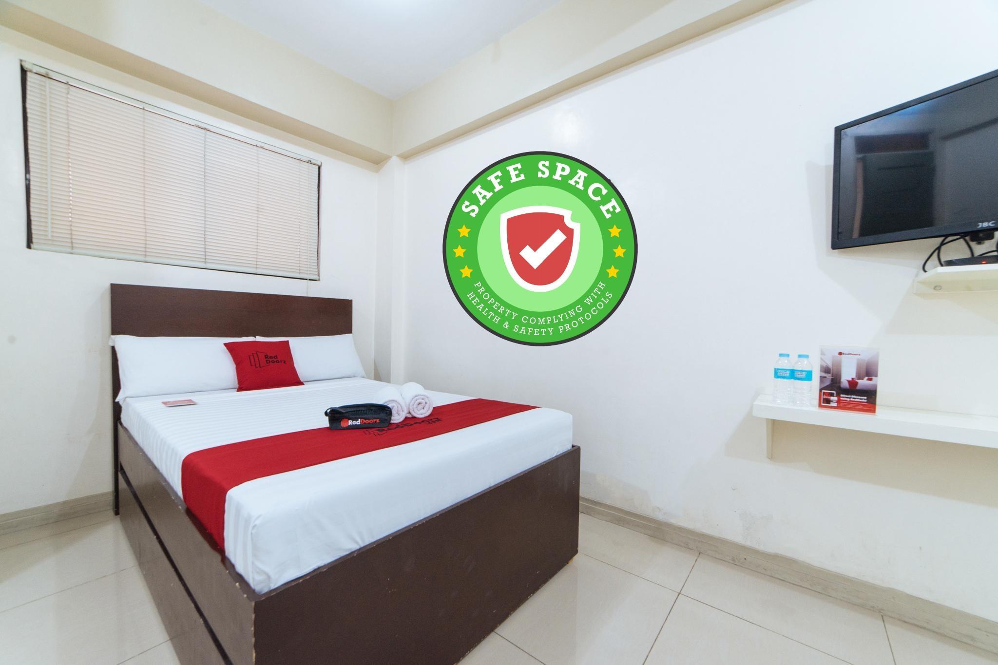 RedDoorz near Pasay Taft (Quarantine Hotel) RedDoorz near Pasay Taft is a popular choice amongst travelers in Pasay City, whether exploring or just passing through. The property has everything you need for a comfortable stay. Free Wi-Fi in all 