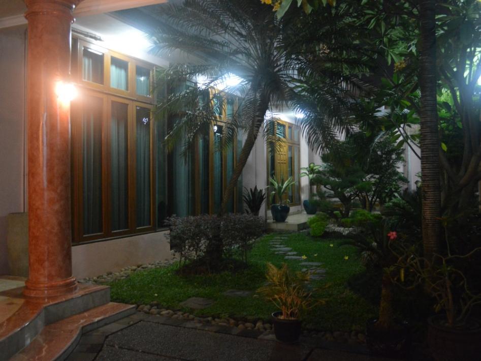 Taman Belakang