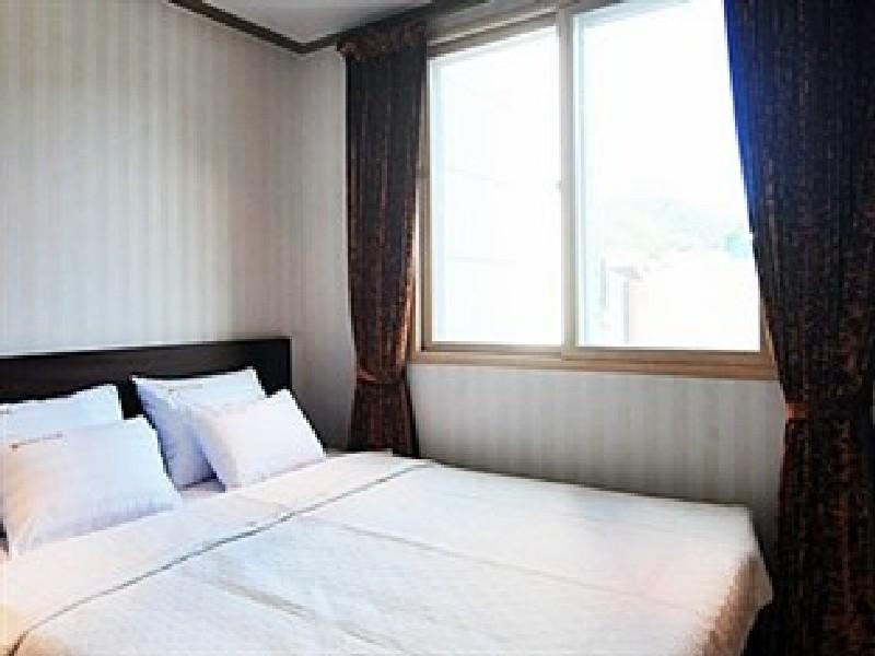 Labelle Hotel Tongyeong Located in Bongpyeong-dong, Labelle Hotel Tongyeong is a perfect starting point from which to explore Tongyeong-si. The hotel has everything you need for a comfortable stay. All the necessary faciliti