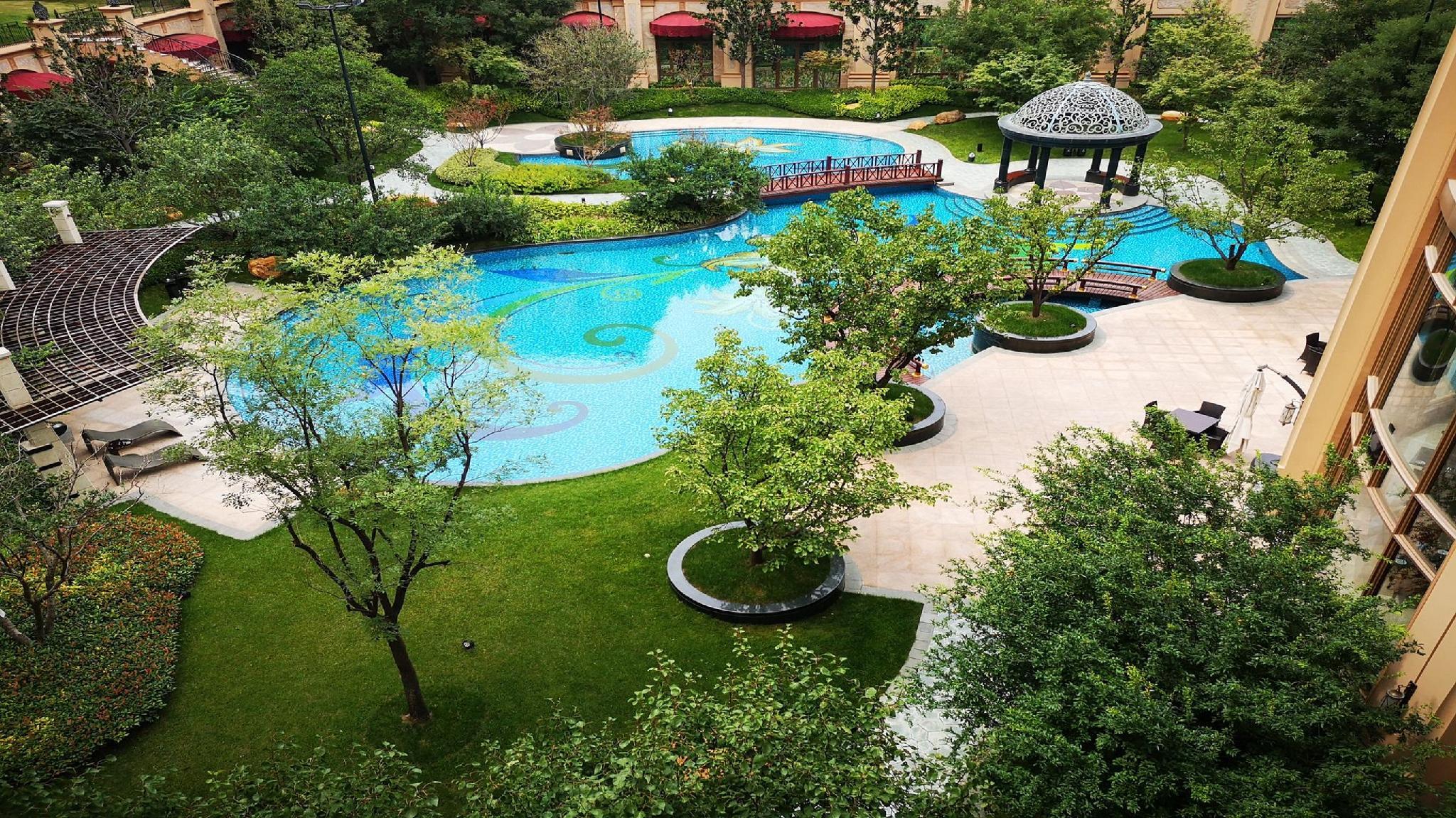 Chateau Star River Xian Set in a prime location of Xian, Chateau Star River Xian puts everything the city has to offer just outside your doorstep. The property features a wide range of facilities to make your stay a pleasant