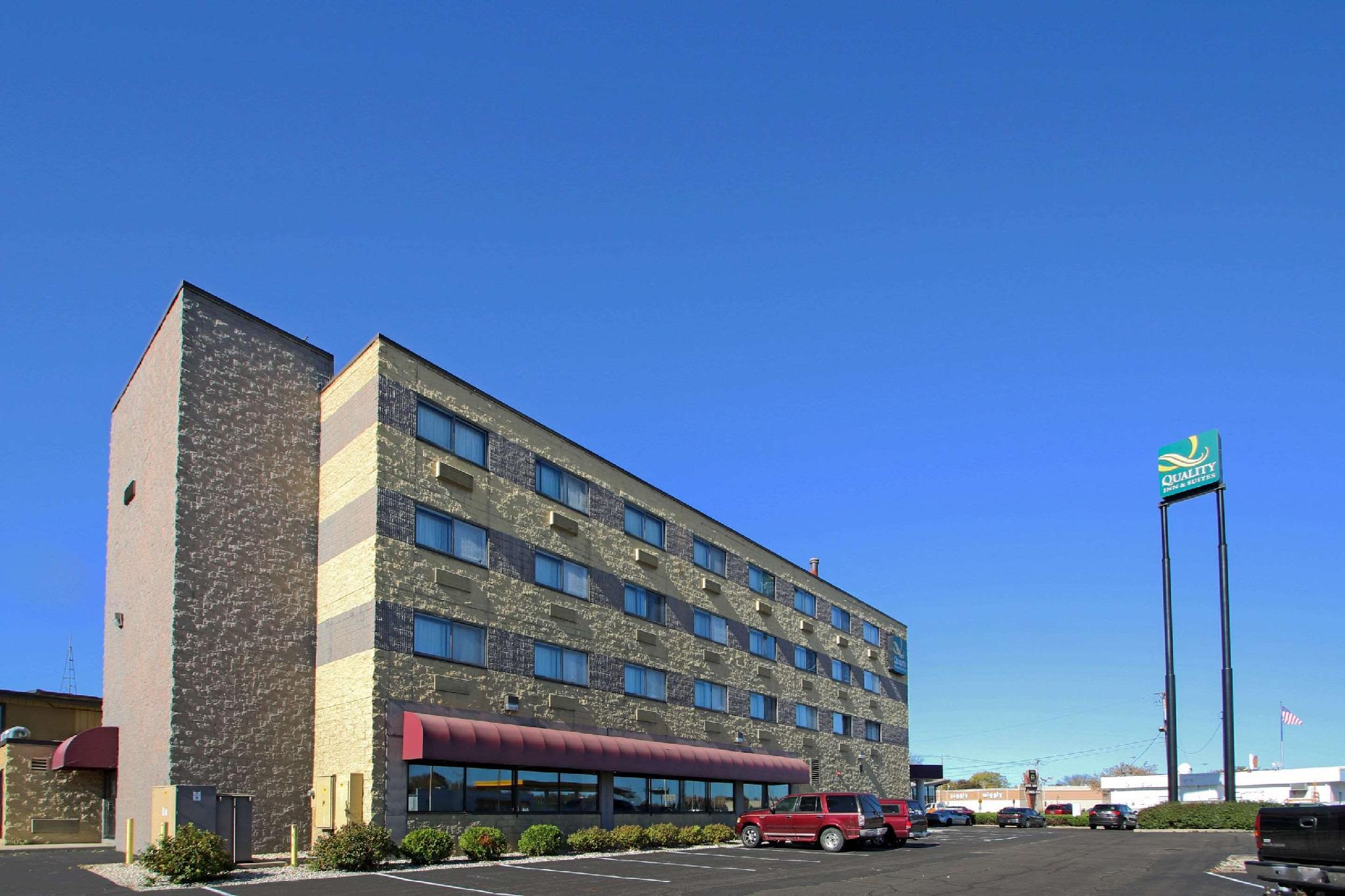 Rodeway Inn [hotelname] is perfectly located for both business and leisure guests in Beaver Dam (WI). Offering a variety of facilities and services, the hotel provides all you need for a good nights sleep. All t