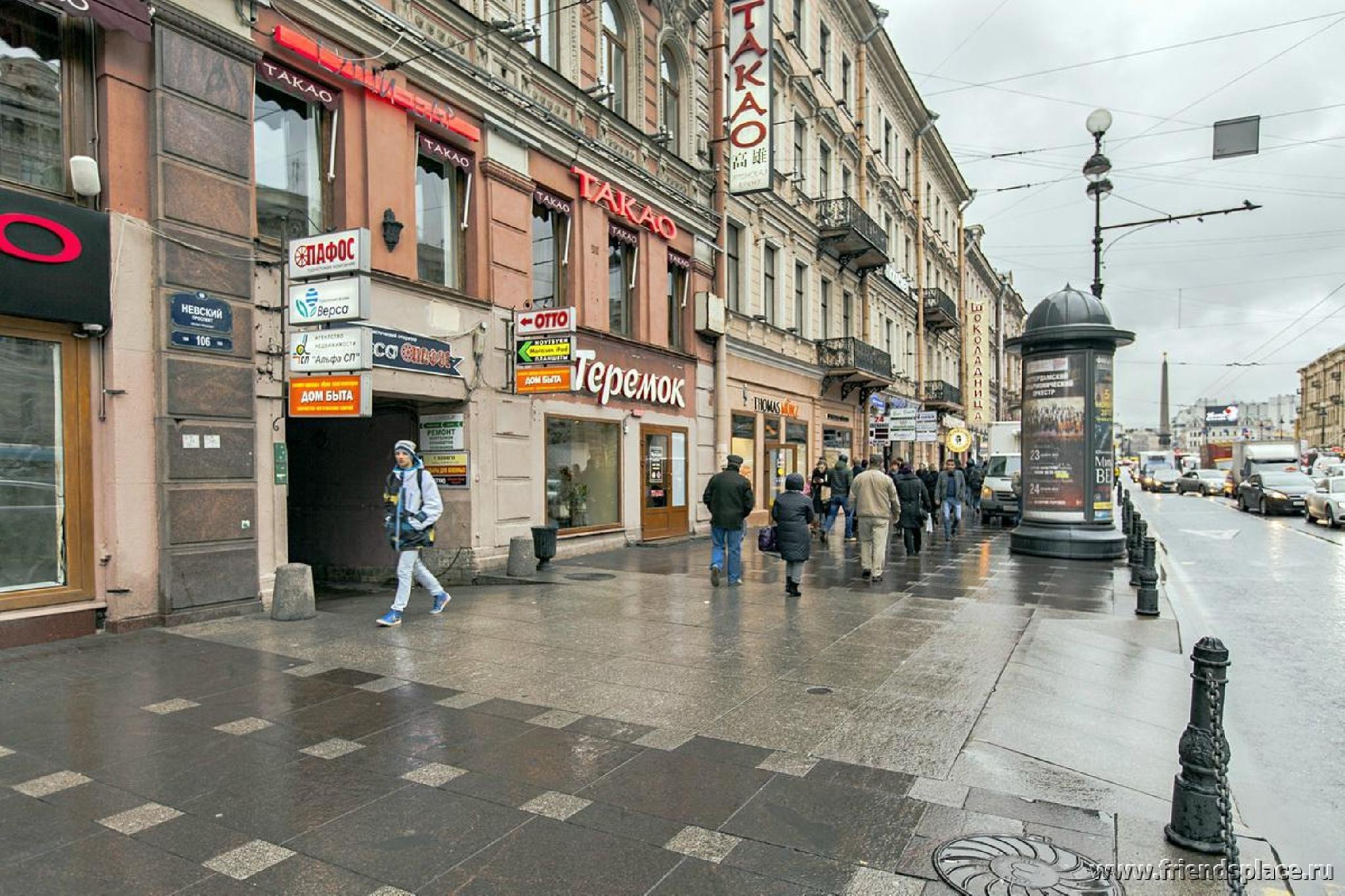 This photo about Nevsky 106 with three bedrooms and a living room shared on HyHotel.com