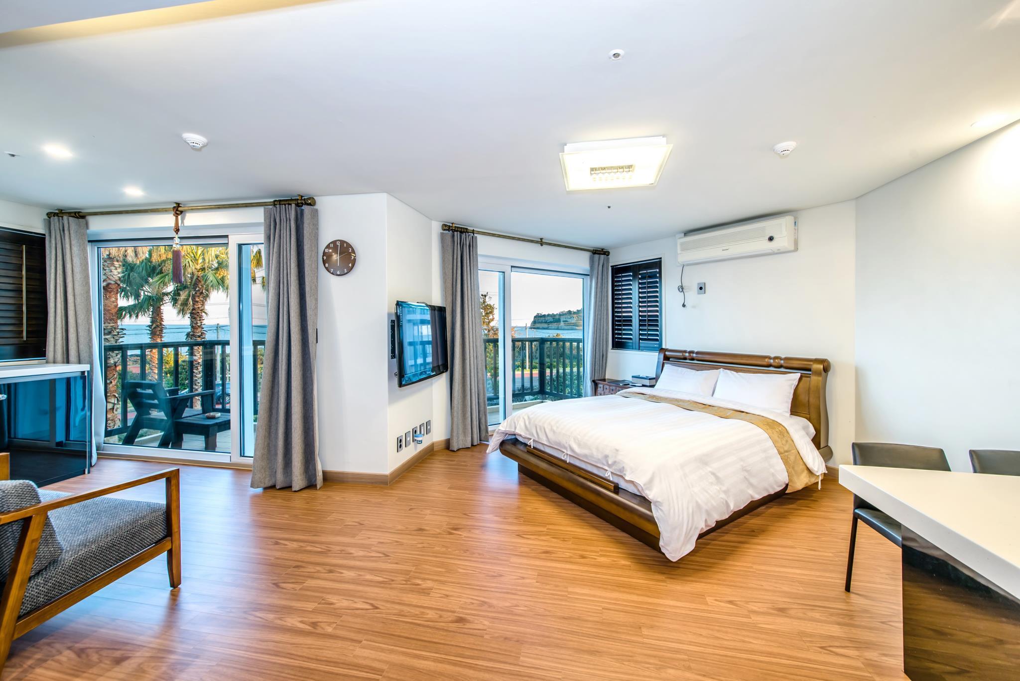 Tisland Resort Tisland Resort is conveniently located in the popular Seogwipo area. The hotel offers a wide range of amenities and perks to ensure you have a great time. All the necessary facilities, including free 