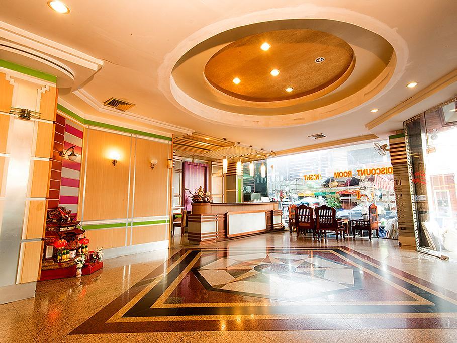 Satit Hotel Ideally located in the prime touristic area of Sadao, Satit Hotel promises a relaxing and wonderful visit. The hotel offers a wide range of amenities and perks to ensure you have a great time. 24-hour