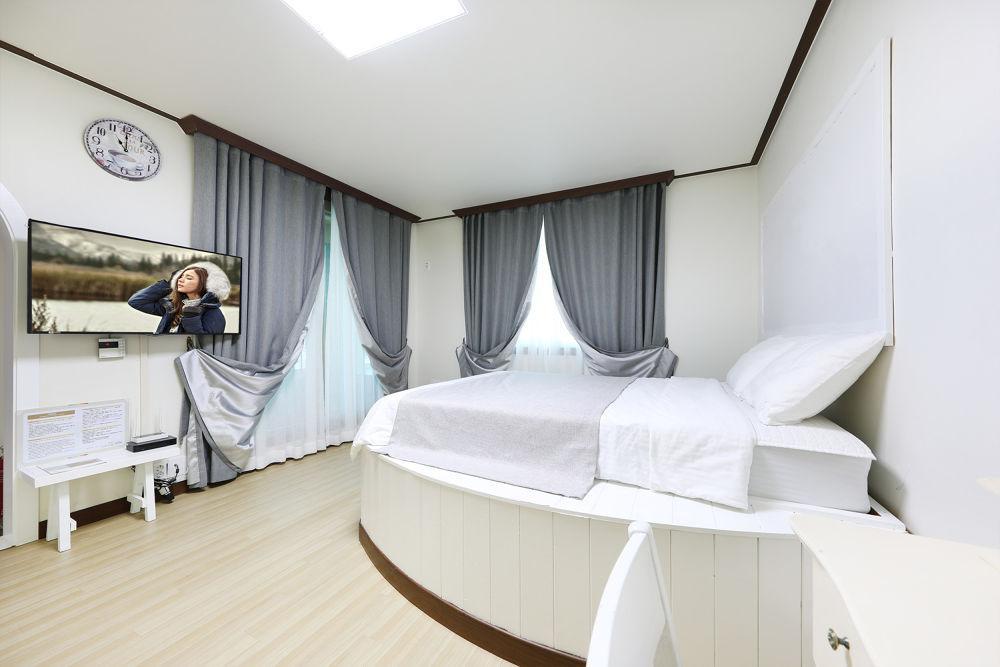 This photo about Gangneung Gold Pine 301(ocean view) shared on HyHotel.com