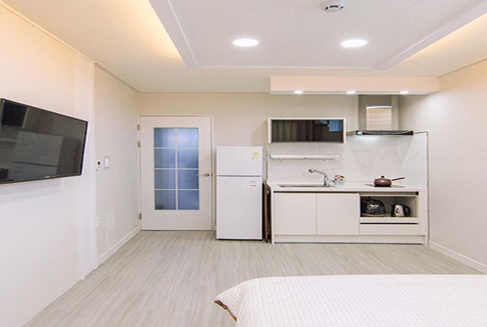 This photo about Daecheon Lala Pension Studio Bed shared on HyHotel.com