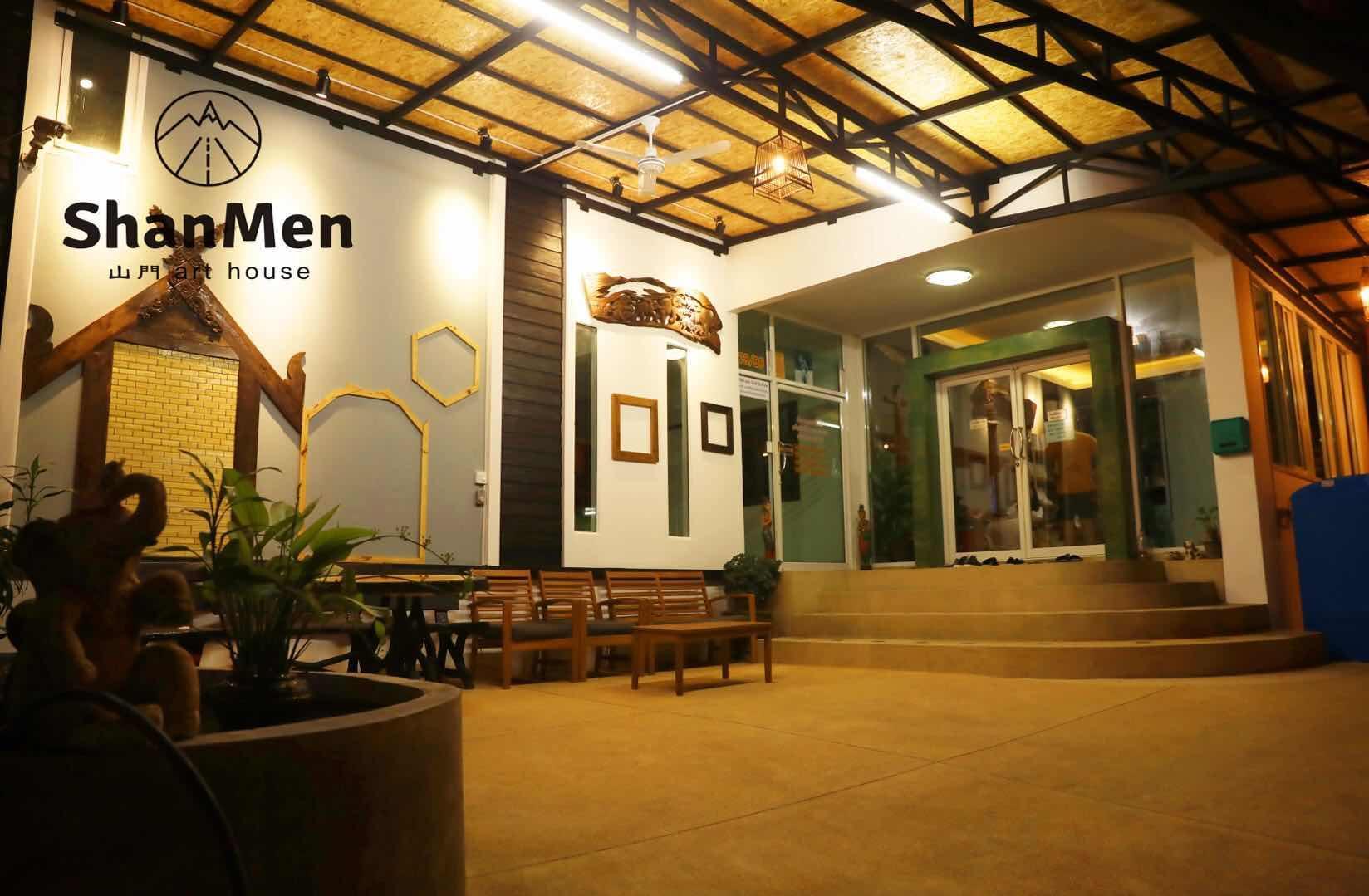 Shanmen Art House Located in Patong, Shanmen Art House is a perfect starting point from which to explore Phuket. The property has everything you need for a comfortable stay. To be found at the property are free Wi-Fi i